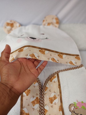 Toalha forrada de fralda com capuz para bebê