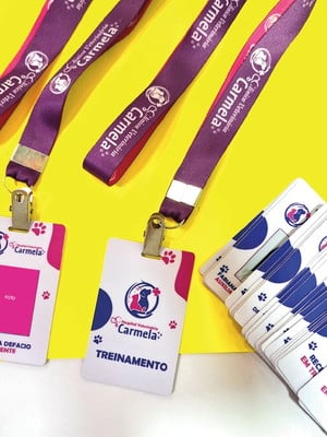 Crachá personalizado com cordão
