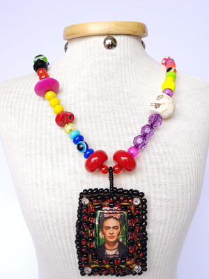 Colar bordado 011