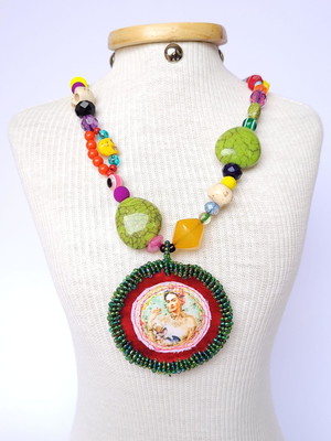 Colar bordado 012