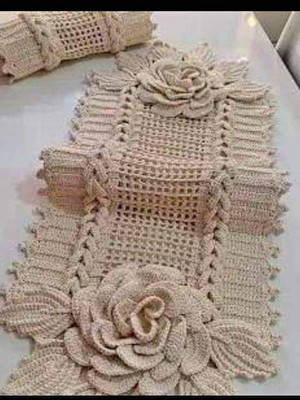 Caminho de mesa de croche