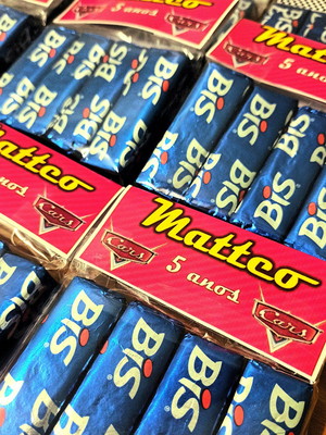 Solapa com chocolate carros