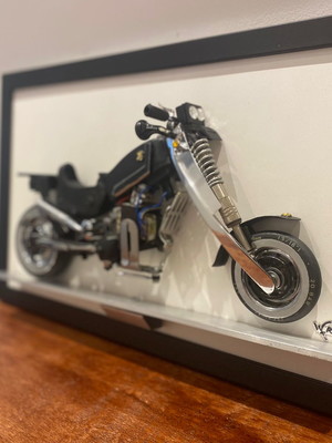 "mini chopper única: arte de william frank transforma peças