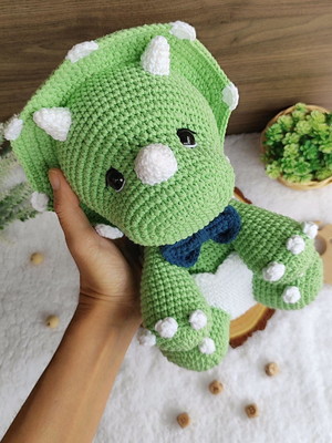 Dino baby triceratopz amigurumi grande