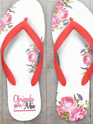 Chinelo dia das mães fundo branco com flores personalizado