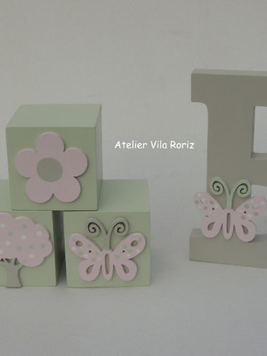 Kit letra inicial 15 cm borboleta e trio cubos 06!!