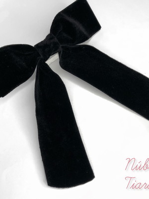 Laço preto de veludo