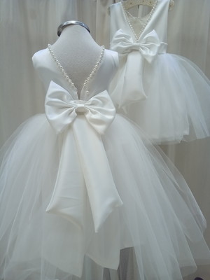 Vestido infantil tule luxo com pérola e laço