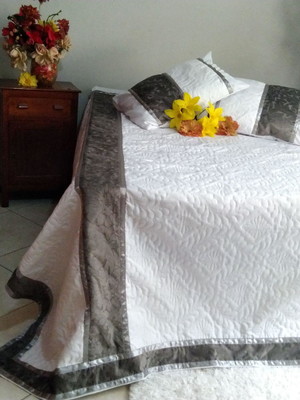 Cobre leito casal matelassê forrado sempinturas.7peças.brind