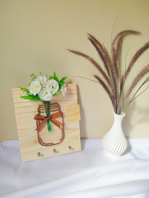Quadro porta chaves de string art com flores