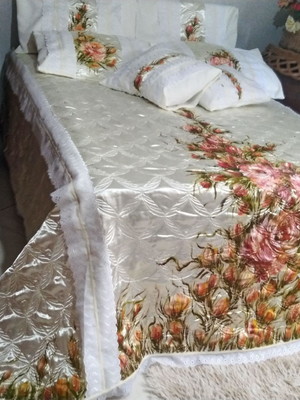 Cobre leito em matelassê cetim forrado c/renda.7peças.brinde