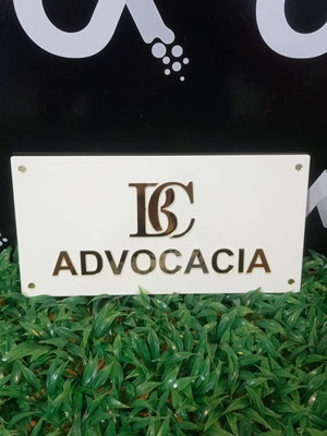 Placa decorativa personalizada com a logo em acrílico