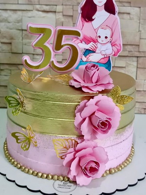 Topo de bolo mãe com bebê e flores