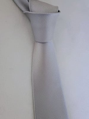Gravata prata