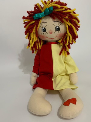 Boneca de pano emília