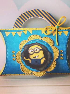 Caixa travesseiro com alça minions