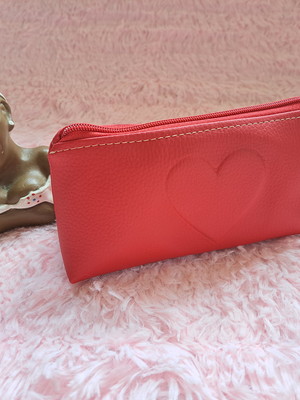 Necessaire personalizada com relevo coração