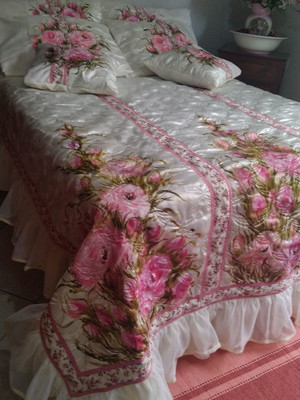 Cobre leito casal.matelassê forrado de cetim.7peças.brinde