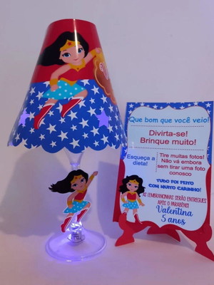 18 mulher maravilha abajur na taça com led e plaquinha