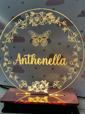 Luminária led jardim encantado borboleta nome personalizado