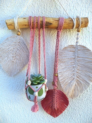 Cachepô com macramê rosê