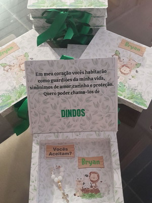 Caixa convite padrinhos com terço personalizado