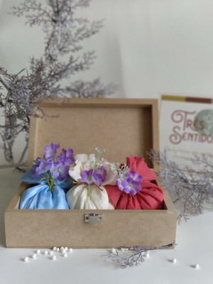 Kit sachê perfumadoem caixa de mdf;