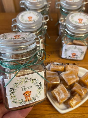 Pote hermético com balas de caramelo