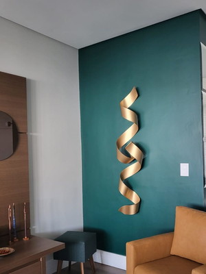 Escultura de parede abstrata fita em metal cores