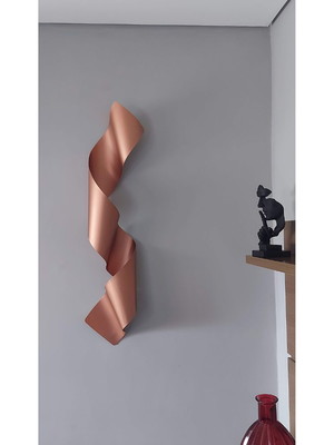 Escultura de parede abstrata fita motus 20" em metal