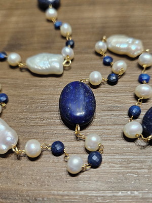 Colar com pedras naturais lápis lazuli e pérolas