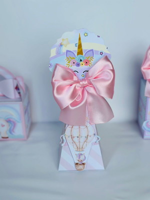 Caixa pirâmide / cone do unicornio com aplique em 3d