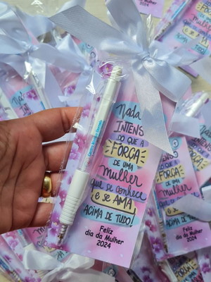Caneta personalizada com cartão e laço