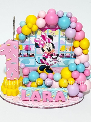 Topo de bolo minnie confeiteira cenário