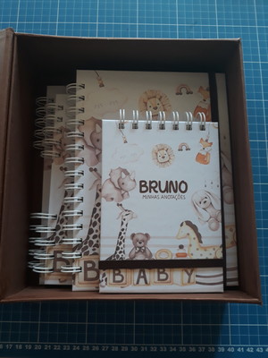 Caixa personalizada - kit bebê - brinquedos