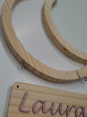 Nicho lua em pinus + placa com nome colorido (vinil)