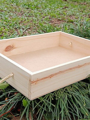 Bandeja de madeira pinus alça sisal-20x25x6