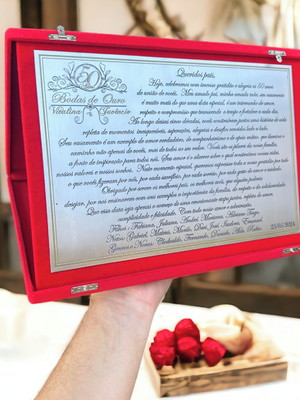 Placa aço inox bodas de ouro personalizada com estojo 10x15