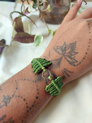 Pulseira samambaia macramê