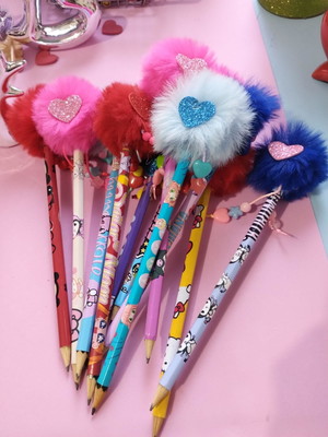 Lápis personalizado com pompom