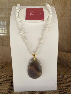Colar cascalho onix branco e pingente agata cinza