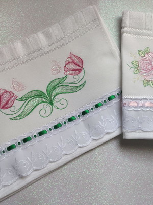 Toalha bordada com floress