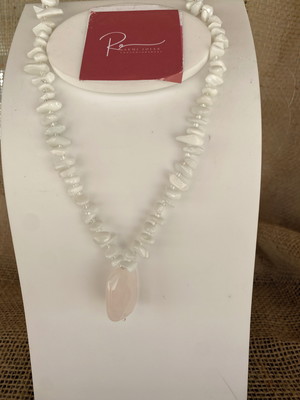 Colar cascalho onix branco com pedra quartzo branca