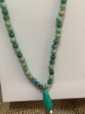 Colar jade verde com pingente