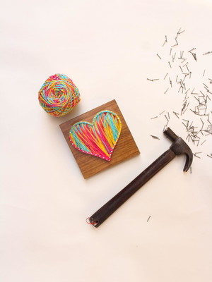 Coração colorido string art