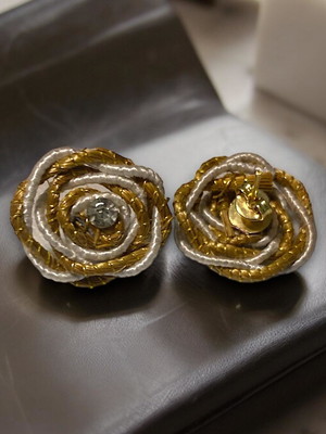 Brinco capim dourado