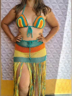 Saia de crochê com franja e top cropped