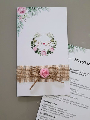 Menu de mesa casamento rustico com juta, laço e mini flor