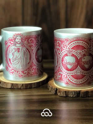 Caneca sagrado coração e imaculado coração - prateada