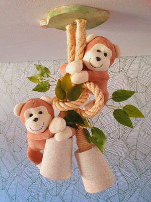 Luminária luxo com cúpulas e macacos marrom claro